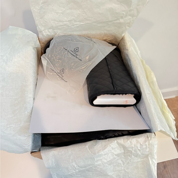 UGG Classic Short Diamond QuiltLeather Boots (Pre-Loved) - Picture 10 of 11